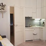 Bel Appartement, 20m De La - Cour Privee شقة لي سابلِ دولونْ