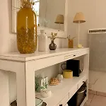 شقة Bel Appartement, 20m De La - Cour Privee *