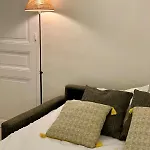 شقة Bel Appartement, 20m De La - Cour Privee