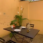 شقة Bel Appartement, 20m De La - Cour Privee *