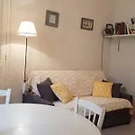 Bel Appartement, 20m De La - Cour Privee شقة *