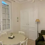 شقة Bel Appartement, 20m De La - Cour Privee