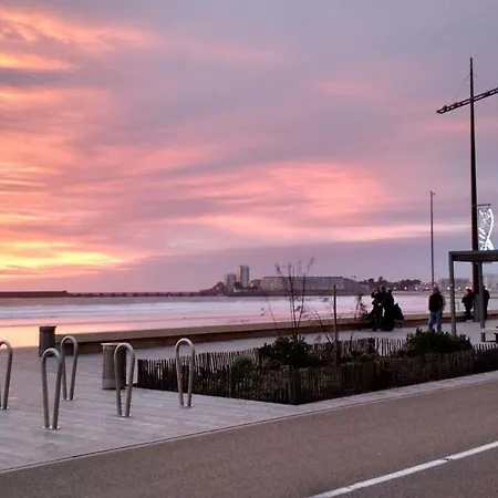 Bel Appartement, 20m De La - Cour Privée Appartement