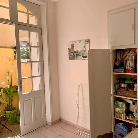 Apartment Bel Appartement, 20m De La - Cour Privee