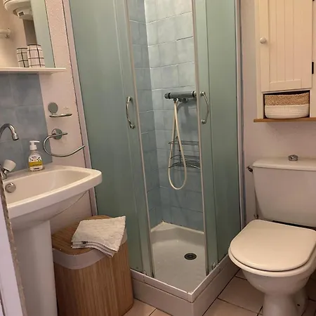 Bel Appartement, 20m De La - Cour Privee Apartment