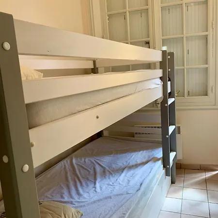 Bel Appartement, 20m De La - Cour Privee *