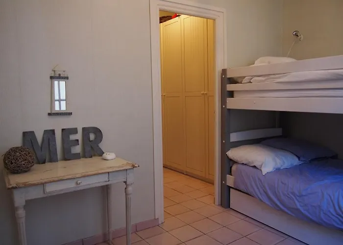 Bel Appartement, 20m De La - Cour Privee * 莱萨布勒-多洛讷