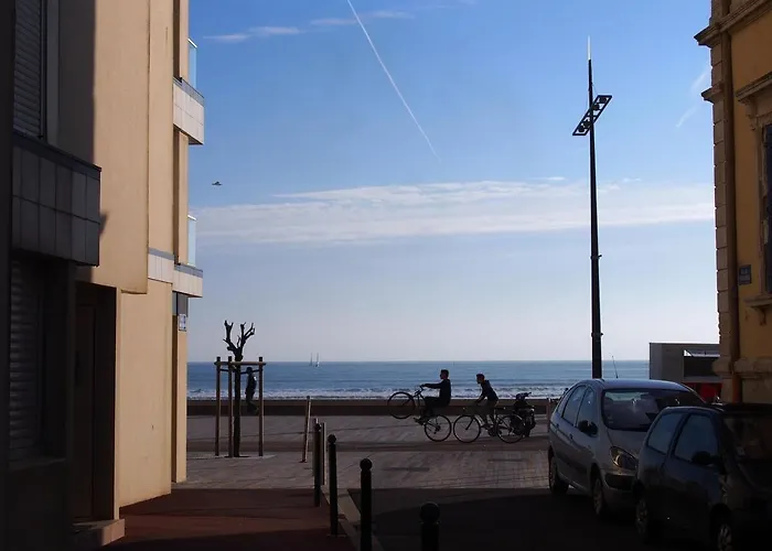 公寓 Bel Appartement, 20m De La - Cour Privee