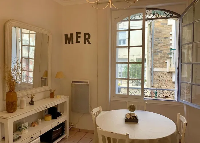 公寓 Bel Appartement, 20m De La - Cour Privee