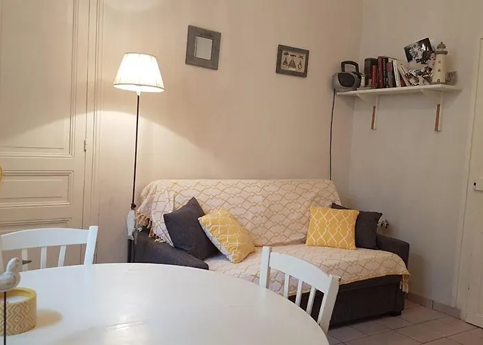 Bel Appartement, 20m De La - Cour Privee 公寓 *