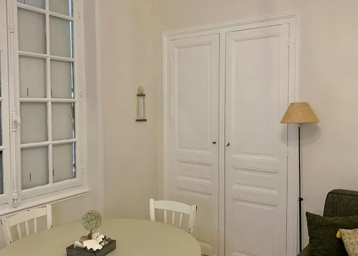 公寓 Bel Appartement, 20m De La - Cour Privee