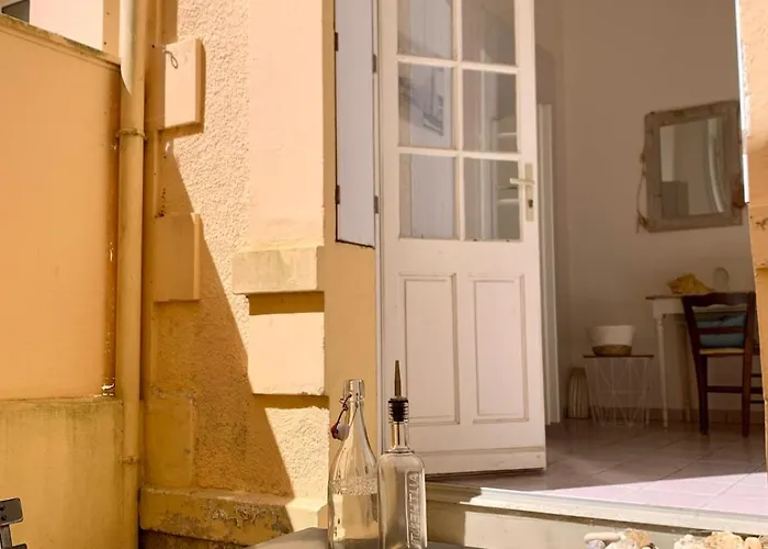 Bel Appartement, 20m De La - Cour Privee